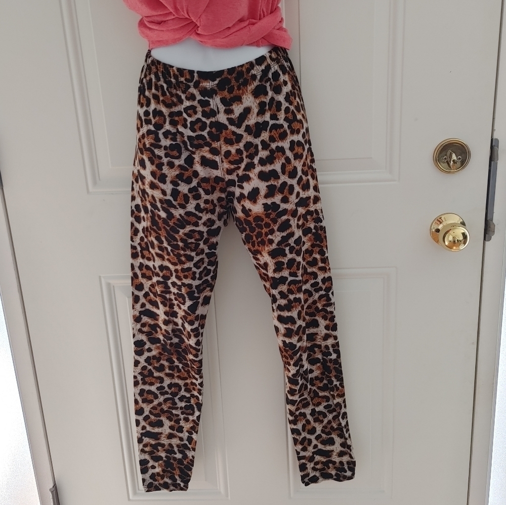 Leopard print leggings